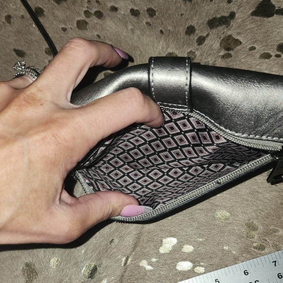 Elegant Silver Crossbody Bag - Picture 5 of 5